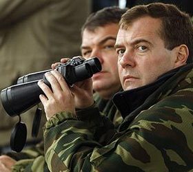 Медведев пригрозил расстрелами