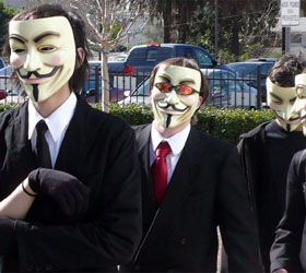 Anonymous грозят опубликовать данные 7 тысяч полицейских США, требуя освобождения их соратников