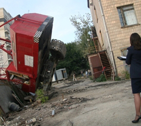 В Киеве упал грузоподъёмный кран