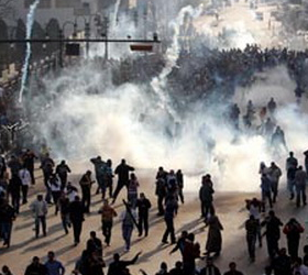 В Египте очередное столкновение демонстрантов и полиции на площади Тахрир.