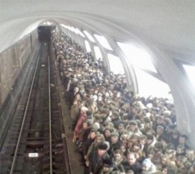 В метро участились случаи падения людей на рельсы