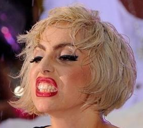 Эпатажная Леди Гага раскрыла причину своего вызывающего поведения.