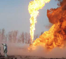 Пожар на одном из крупнейших нефтяных месторождений России.