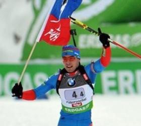 Антон Шипулин победил в гонке преследовании