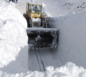 Транскавказская магистраль может быть закрыта до конца недели из-за снегопада. 