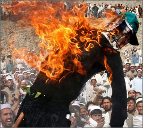 Бунт из-за сожженного Корана не утихает. Есть жертвы