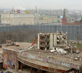 Судьба участка на месте снесенной гостиницы «Россия» будет решаться в марте