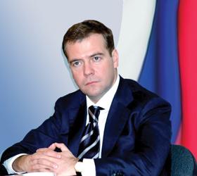 Дмитрий Медведев объяснил, как убедить россиян верить власти  