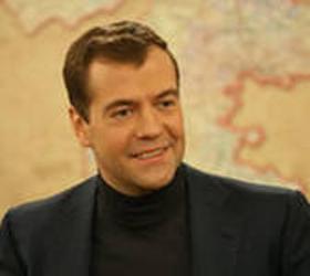 Медведев обещает Подмосковью найти опытного губернатора