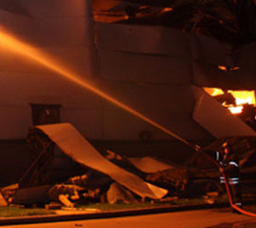В Петербурге обрушилась крыша охваченного огнём гипермаркета
