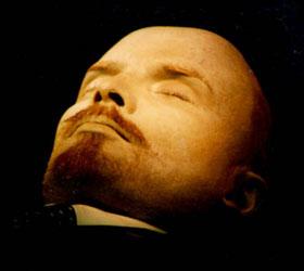 Россияне считают, что тело Ленина надо захоронить