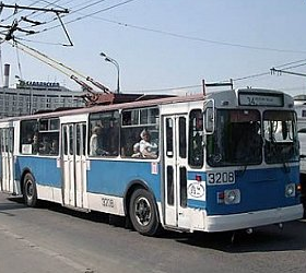 В Самаре троллейбус с пассажирами провалился под землю