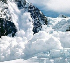 В горах Мурманской области в результате схода лавины погибли двое туристов