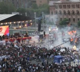 В Ереване на митинге прогремел взрыв