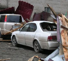 В Томске сильный ветер сорвал крыши с домов