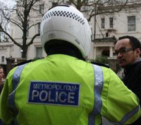 В Великобритании полицейские взорвали неправильно припаркованное авто