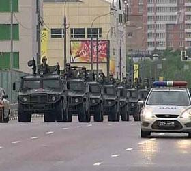 Военная техника стянута в центр Москвы