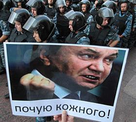 В Киеве проходят массовые протестные митинги