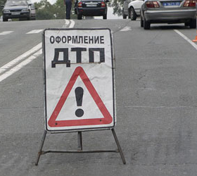 В Екатеринбурге автокран с отказавшими тормозами протаранил восемь автомашин