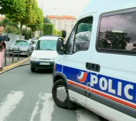 Французская полиция ведет переговоры со взявшим в заложники детей