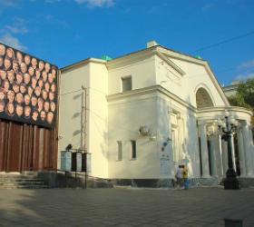 В Москве закрывается на ремонт театр “Современник”