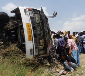 В Индии в автокатастрофе погибли 27 человек