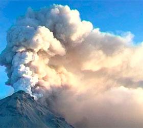 Вулкан Крымский извергся на высоту около шести километров