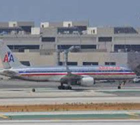 Из-за проблем крепления пассажирских кресел были отменены сто рейсов American Airlines