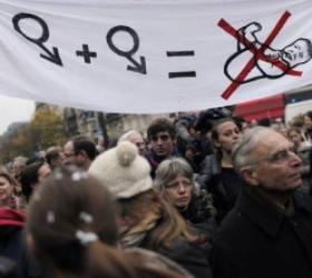 Сотни тысяч французов протестовали против однополых баков