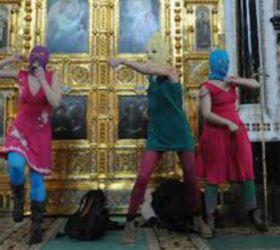 Московский суд проверит видеоролик Pussy Riot на экстремизм