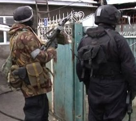 В Хасавюрте в одном из частных домов заблокированы боевики