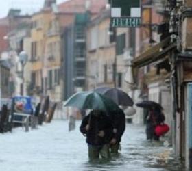 Под воду на семьдесят процентов погрузилась Венеция