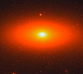 Ученые обнаружили саму большую черную дыру во вселенной