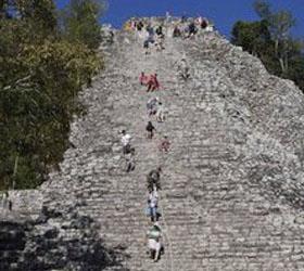 В день “конца света” туристами был повреждён храм Майя