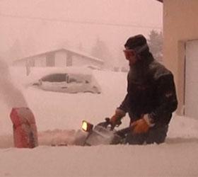 В Канаде из-за снежной бури остались без света примерно сто двадцать тысяч зданий 