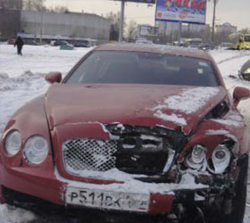 Красное Bentley стало причиной серьезной аварии