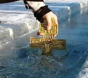 В Бердске, во время купания в Крещение, у мужчины отказало сердце