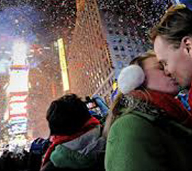 На площади Таймс-сквер отпраздновали Новый год 1 миллион человек