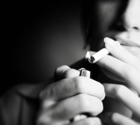 Курящие женщины живут на десять лет меньше, чем те, кто не курит