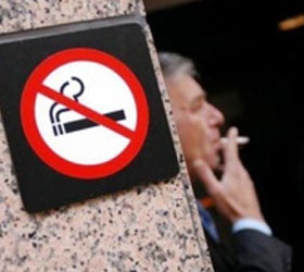 Депутаты Госдумы предлагают ввести запрет на курение на экране и на  курилки на работе