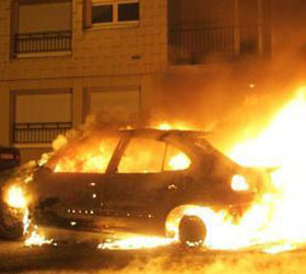 1193 автомобилей было сожжено во Франции в канун Нового года