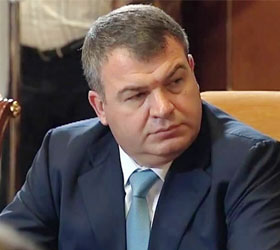 По делу бывшего министра обороны обыскали аэродром