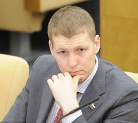 Роберт Шлегель отозвал поправку в «закон Димы Яковлева»