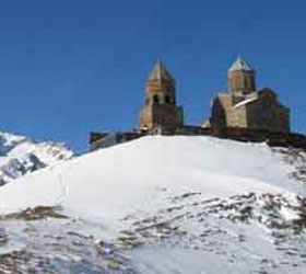 В горах Грузии погибли три альпиниста из России