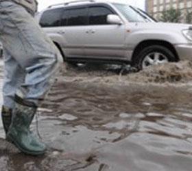 Улица Бебеля опять залита водой