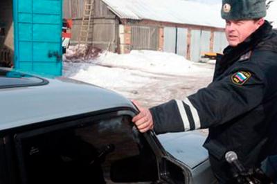 Житель Башкирии покатал полицейского на капоте
