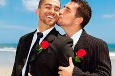 Во Франции узаконили однополые браки