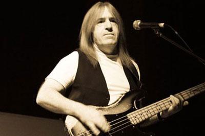 От рака умер бас-гитарист Uriah Heep