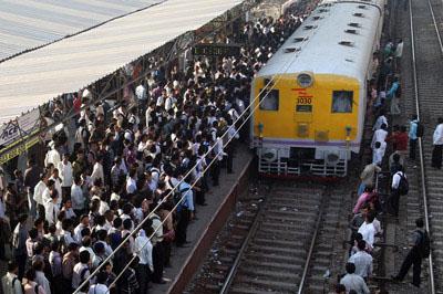 35 паломников погибло под колесами поезда в Индии
