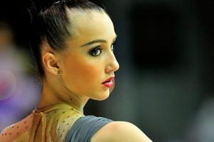 Украинская гимнастка получила золото под гимн России